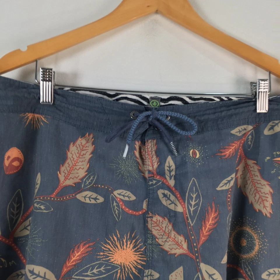 Volcom mens board shorts size 38 multicolour floral pockets swim 082071 - Image 2 of 4