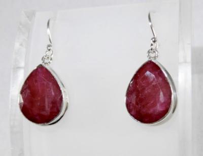 Facettierte Rubin Träne Ohrhänger mit Rand 925 Sterling Silber