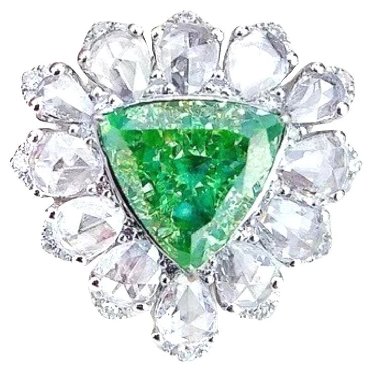 3.27 TCW Simulated Trillion Peridot & Pear Sapphire Flower Design Ring For Woman - Image 4 of 4