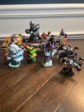 Skylanders Spyro’s Adventure & Giants Bundle Wireless Portal of Power + Figures!