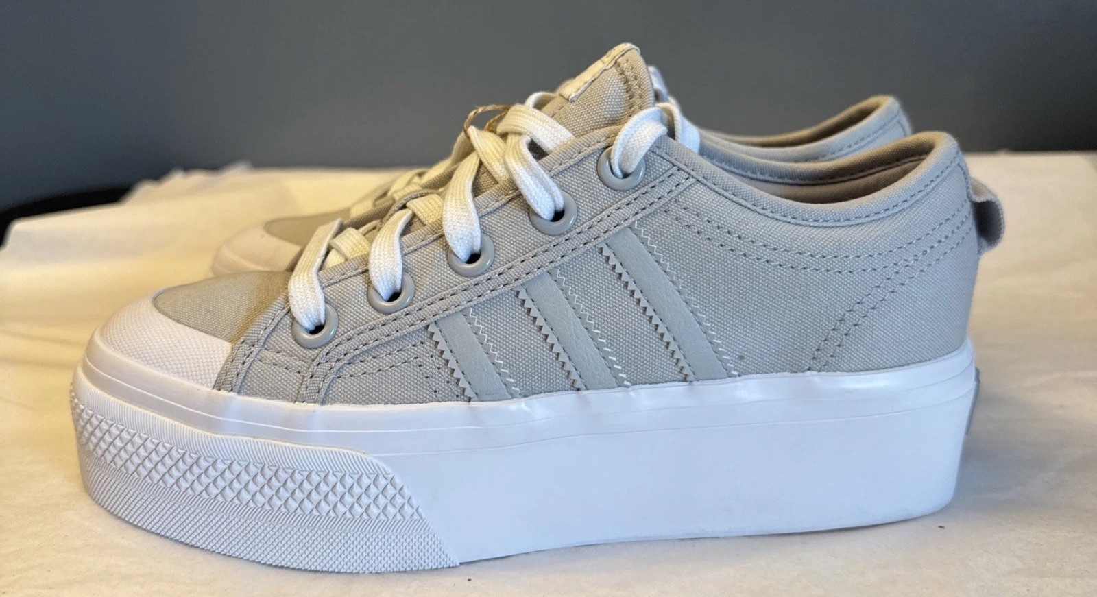 adidas Nizza Platform Big Kid ‘Grey White’ (GY9932) – Size 3.5 adidas Nizza Platform Big Kid ‘Grey White’ (GY9932) – Size 3.5