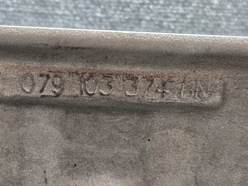 AUDI S5 2008-2012 4,2 L V8 LADO DERECHO PASAJERO MOTOR CULATA MONTAJE OEM Foto 2 de 4