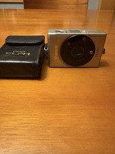 Silver Canon ELPH Point And Shoot Zoom Camera Lens 24 mm - 48 mm With Case