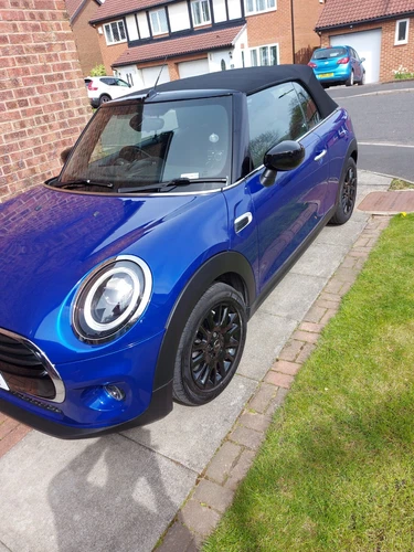 Mini Cooper convertible 1.5   29k - Picture 1 of 10