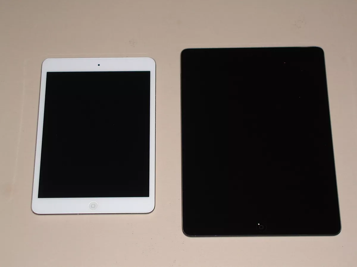 Apple iPad Air 1st Gen. 16GB, Wi-Fi, 9.7 & Apple iPad MiNi 1st gen. 16GB,  Wi-Fi