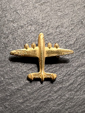 VINTAGE TWA MINI TRANS WORLD AIRLINES GOLD TONE AIRPLANE PIN D110
