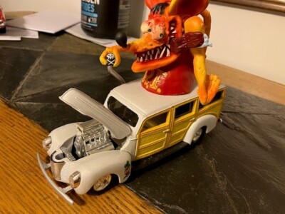 Racing Champions Rat Fink ラットフィンク 1/24 Racing Champions Rat Fink Die Cast Car W/ Figure 1940 Ford Woody 1