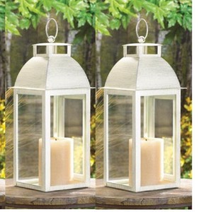 Romantic Lantern Roses Centerpiece Found On Weddingbells Centerpiece Lanterns Lantern Centerpiece Wedding Rose Centerpieces Wedding Centerpieces