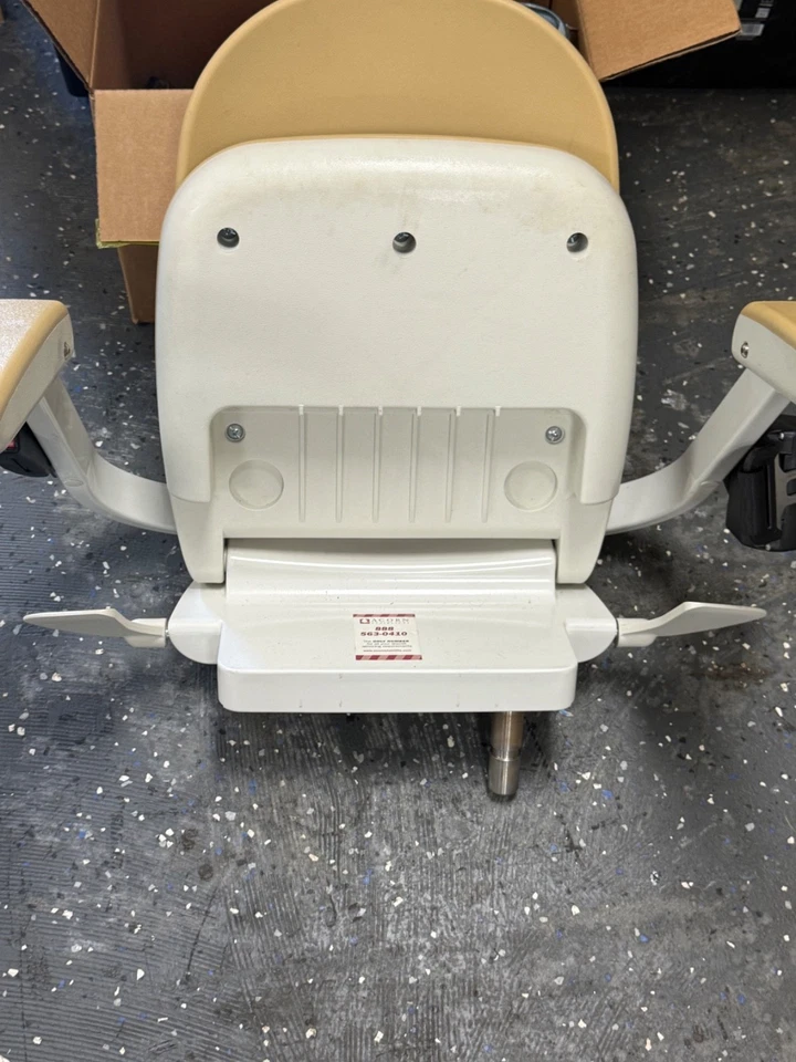 Almohadilla para silla salvaescaleras Acorn 180 curva ASM con cinturón de seguridad lado izquierdo completo Foto 2 de 2