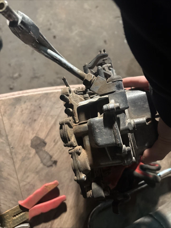 CARBURADOR OBTURADOR DE VACÍO HOLLEY 650 CFM DOBLE BOMBA DIÁMETRO EXTENDIDO 6497 USADO Foto 3 de 4