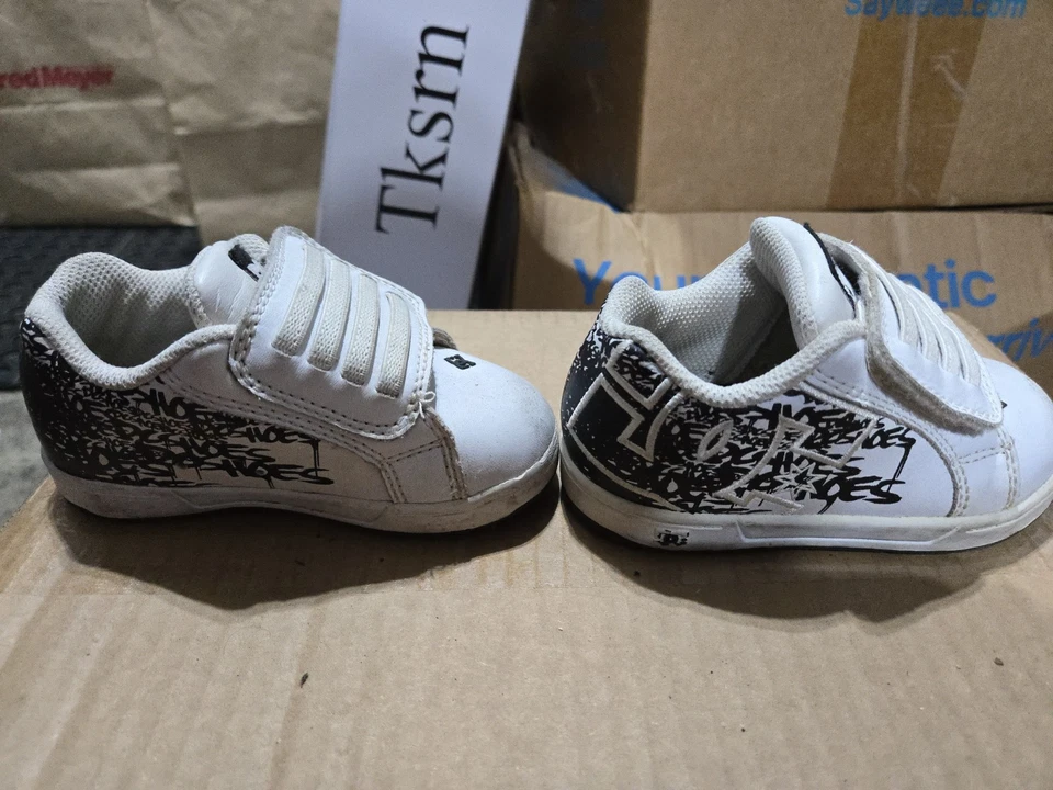 🔥Zapatos DC Corte Gráfico Niño Talla 6 Blanco Con Negro Foto 4 de 4