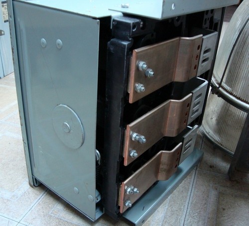 PERFECT ITE VACU-BREAK VMS325B(R) 400A BOTTOM MTD. MAIN SWITCH W/ CONN STRAPS - Picture 2 of 4