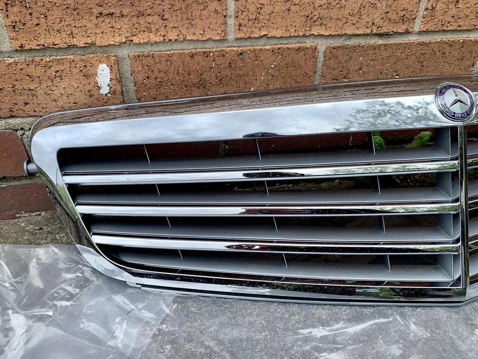 REJILLA MERCEDES CLASE C220 5 puertas Estate A2048801283 Foto 2 de 4