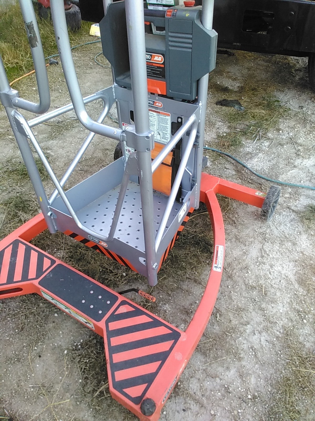JLG Personal lift LiftPod FS80 Series in working condition, missing