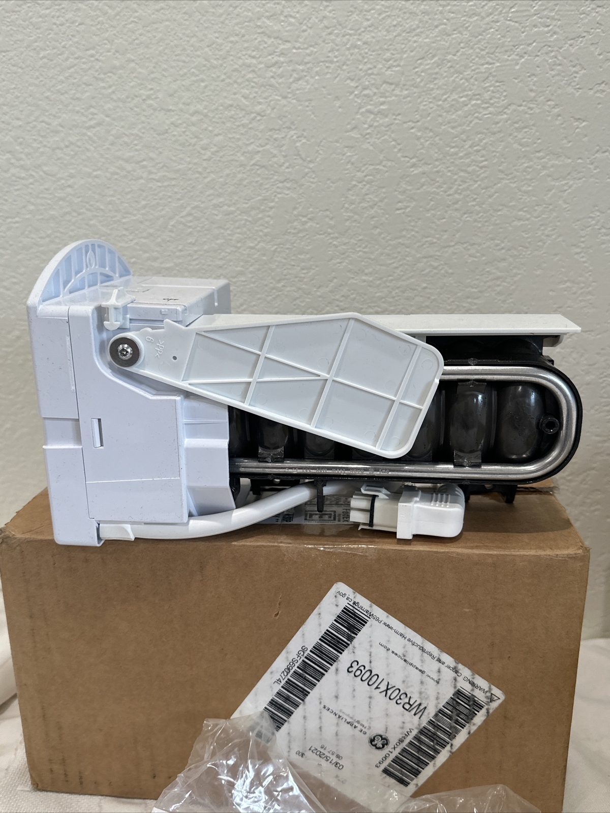 GE Refrigerator Icemaker Kit WR30X10093, WR30X28704 CAN01-019