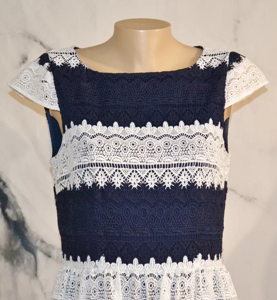 KARL LAGERFELD 巴黎海军蓝白色蕾丝修身喇叭裙 10 帽袖内衬 — 第 2/4 张图片