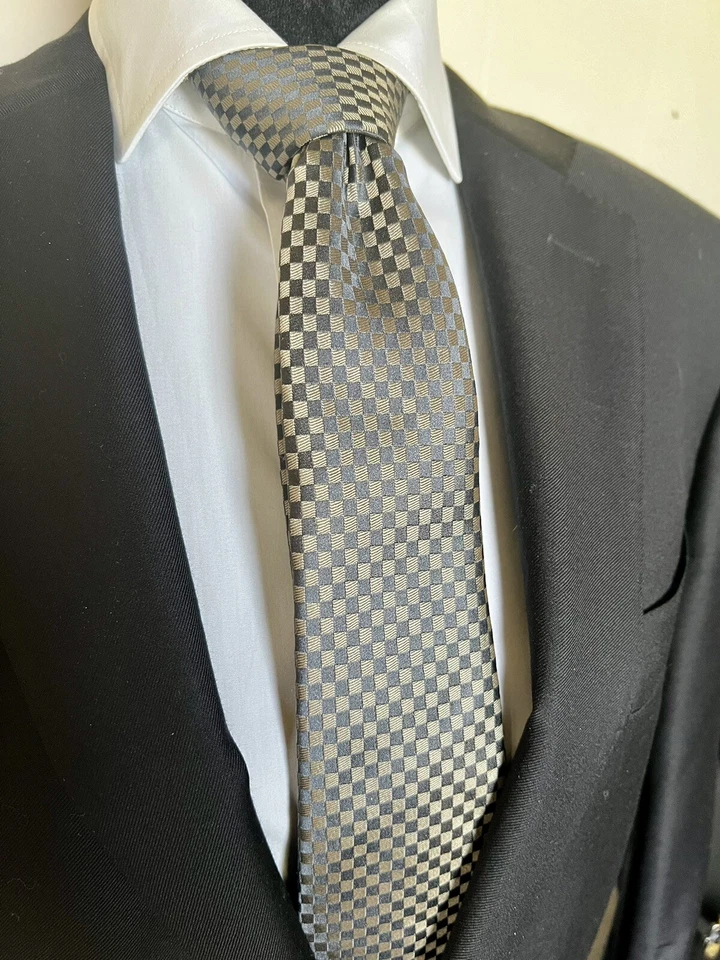 Corbata de seda a cuadros Louis Vuitton dorada marrón micro Damier patrón clásico Foto 4 de 4