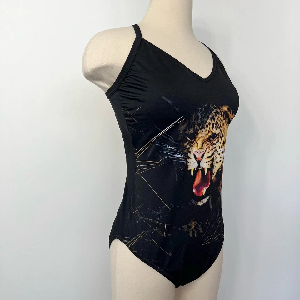 Traje de baño de una pieza negro gráfico con estampado de tigre de Marks & Spencer Foto 4 de 4