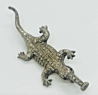 Antike Vintage Alligator Krokodil Brosche mit roten Steinaugen, silberfarben