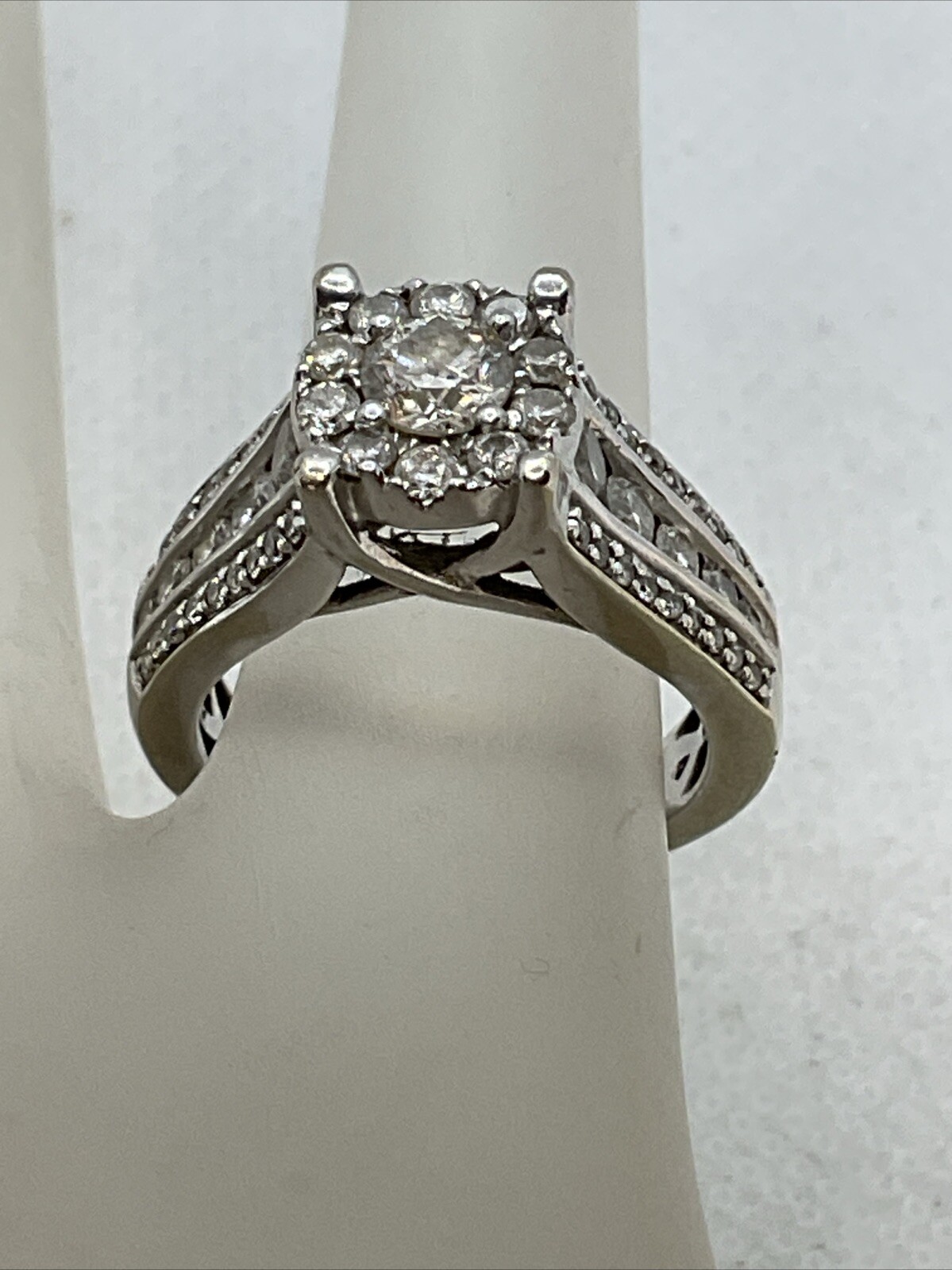 GORGEOUS Solid 10K White Gold Solitaire Round & D… - image 15