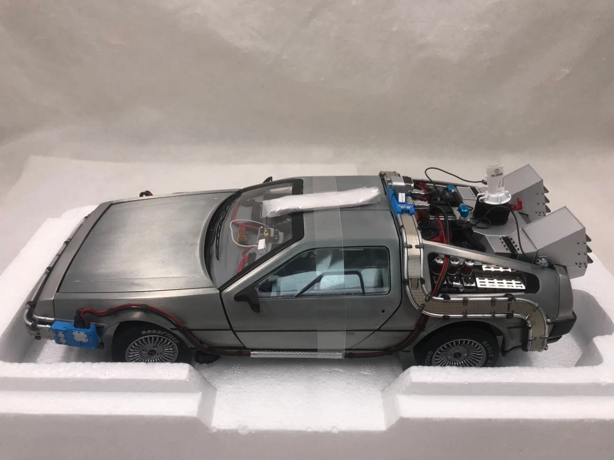 1/18 Hot Wheels Back To The Future Time Machine Delorean BCJ97 