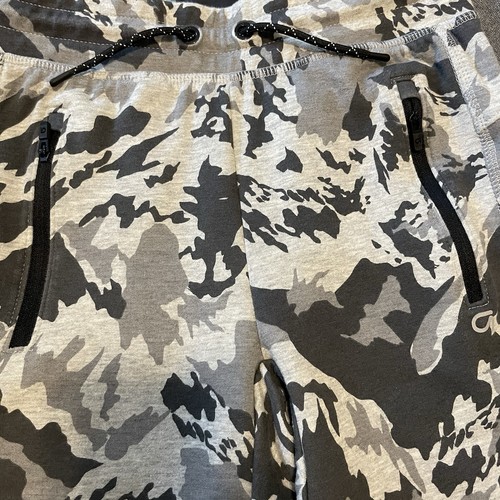 Gap Kids Fit Tech Gray Camouflage Sweatpants with Zipper Pockets - Picture 3 of 4