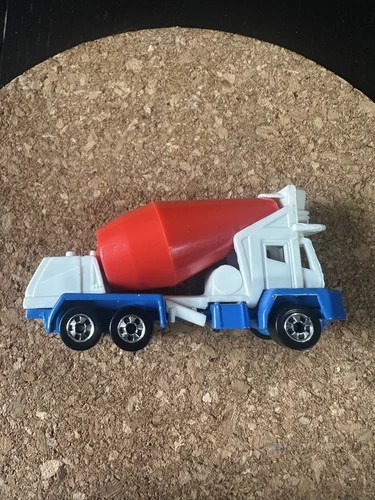 1991 Hot Wheels Oshkosh Cement Mixer Concrete Truck #144 Malaysia 1:64 .