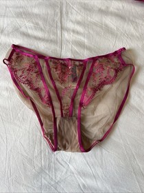 Dita Von Teese Pink Floral Pattern Bra 32DD And Panties Size Small Set
