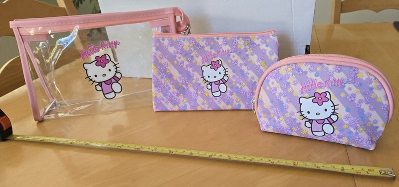 HELLO KITTY -  3 Piece Cosmetic/Travel Bag Set - NICE!