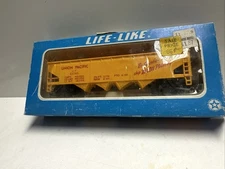 Life-Like 4-Bay Hopper Car Union Pacific UP #62040 HO Scale