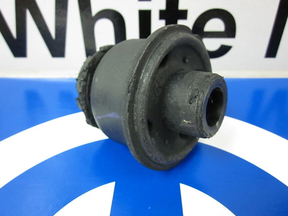 Buje de brazo de control inferior de neón 00-10 PT Cruiser Mopar fabricante original de fábrica Foto 2 de 4