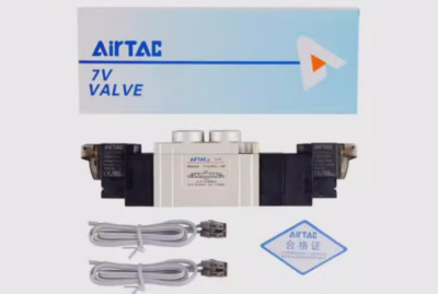 1PC New AirTAC 7V230C08A050 7V230C-08 Solenoid Valve 220VAC Brand Free Ship