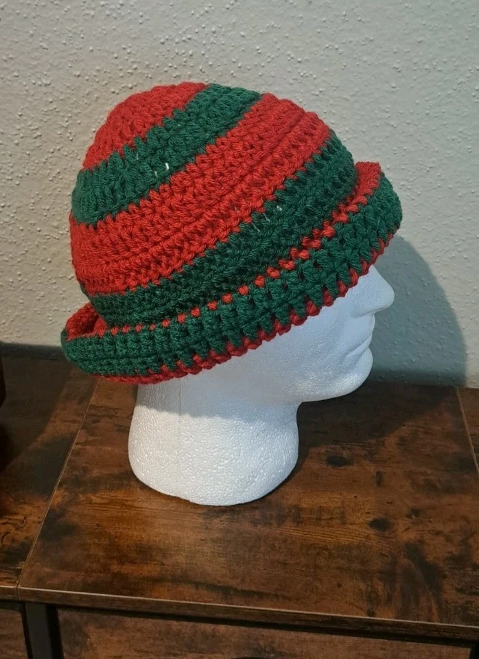 Gorro rojo y verde Foto 2 de 4