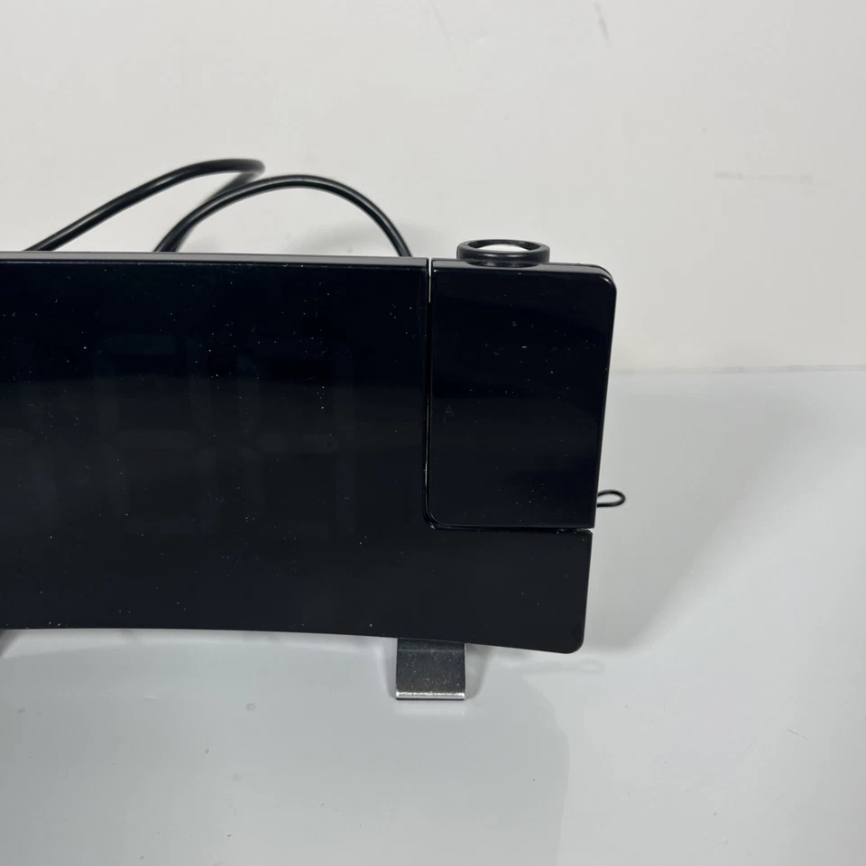Digital Projection Dual Alarm Clock Radio Alarm Clock Curved Screen Black - Image 3 of 4