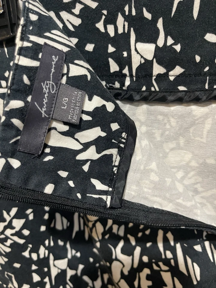 Y2K TwentyOne 几何迷你裙大号奶油色黑色 16x14.5 — 第 4/4 张图片