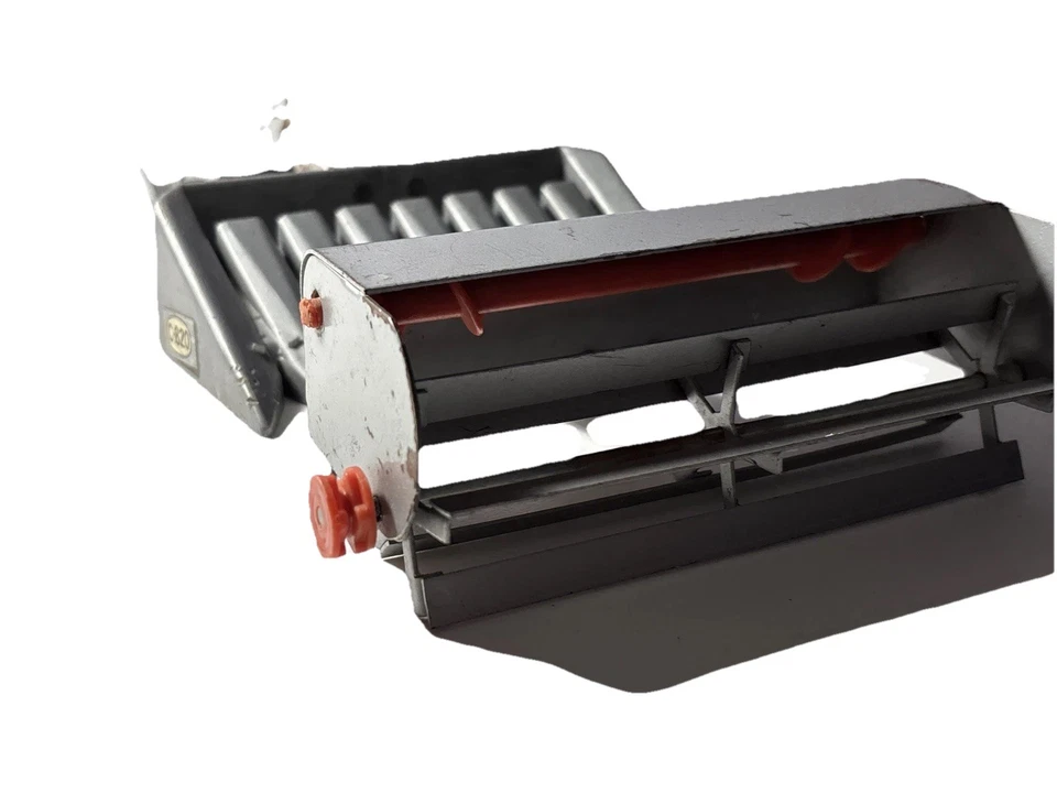 Vintage ERTL Allis Chalmers Gleaner Combine 1:32 Scale Diecast Farm Toy - Image 2 of 4