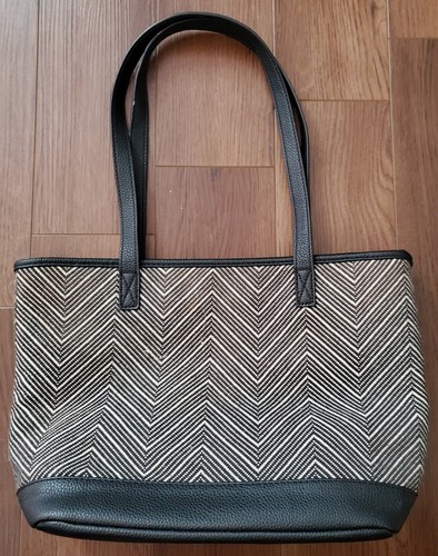 Thirty One Fabric Zig Zag With Pocket Tote/ Purse Black & Cream - Picture 2 of 5