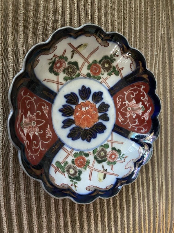 Imari Bowl Scalloped Abstract Floral Motif Japan With 22 K Gold
