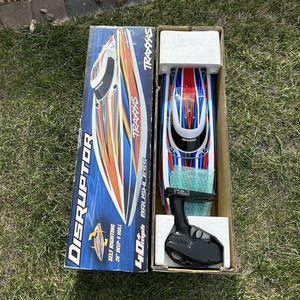 Traxxas Disruptor w/ 4S battery, battery charger, and trailer! Only used twice !