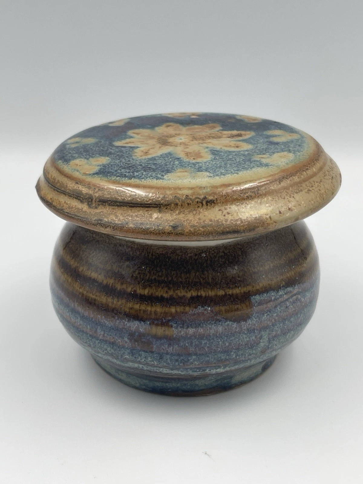 Studio Art Pottery Butter Bell Crock Keeper Stoneware Artist Signed Blue
Opens in a new window or ta