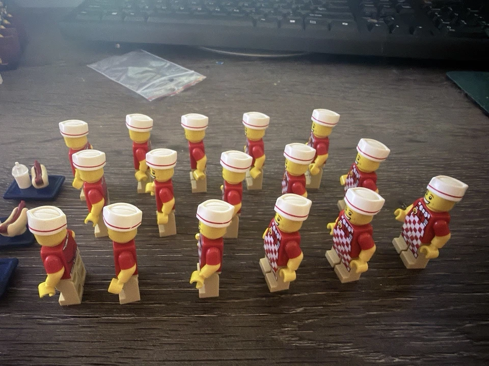 LEGO Hot Dog Vendor 71018 minifigure CMF Series 17 Waiter Server - Image 2 of 4