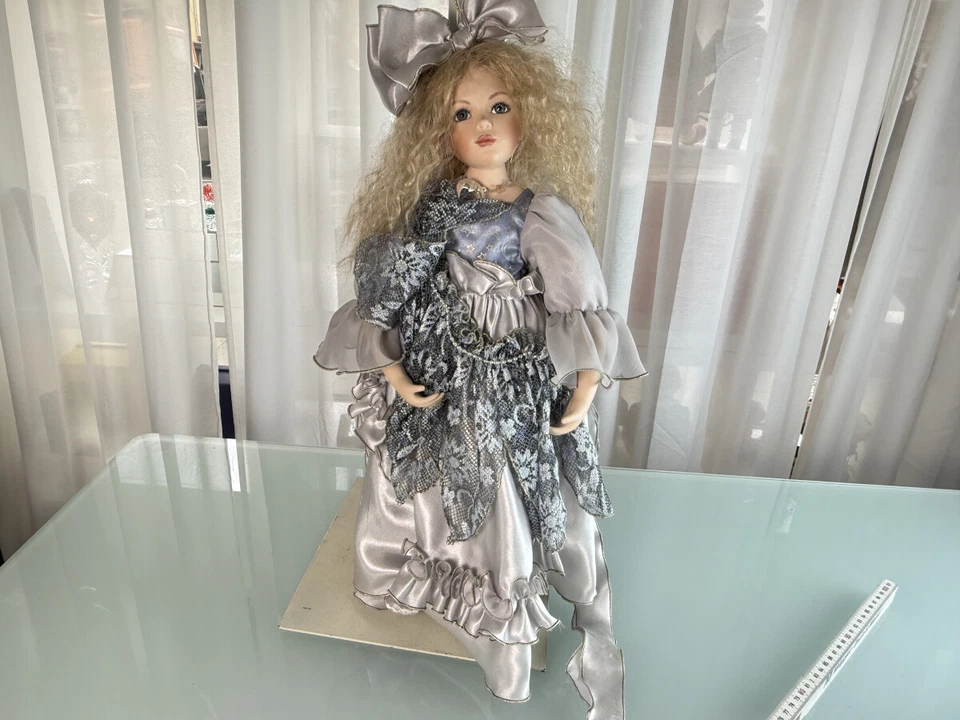 Künstlerpuppe Oncrown Porzellan Sammler Puppe 50 cm. Top Zustand 