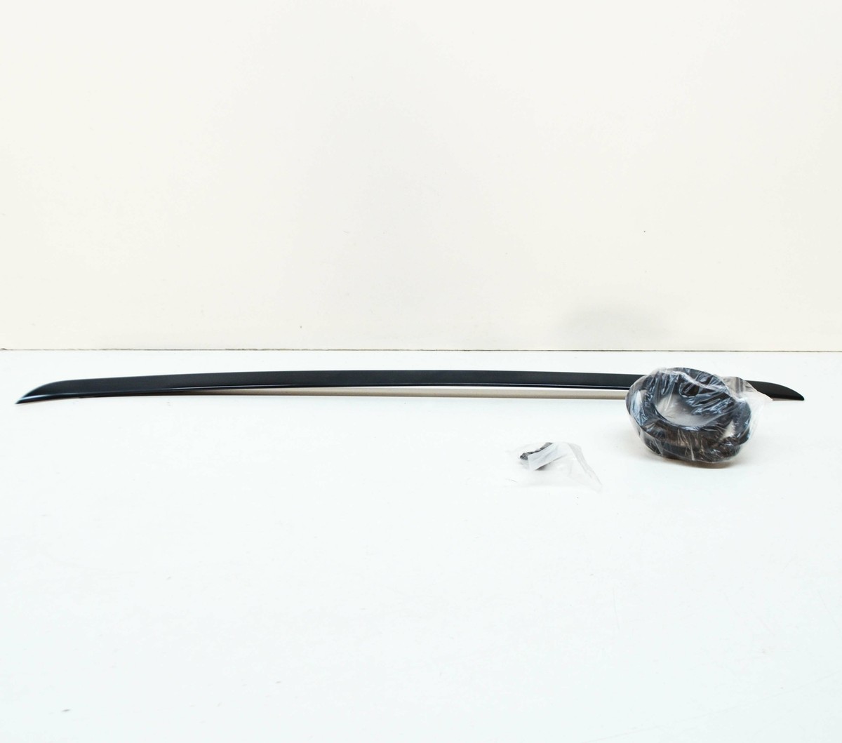 BMW X3 F25 Front Windshield Right Drip Moulding 51317286180 