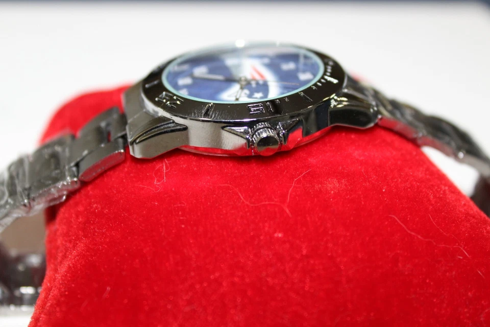 Reloj Hombre New England Patriots Nuevo Sin Etiquetas Batería Nueva Envío Gratis Banda Plateada Foto 2 de 4