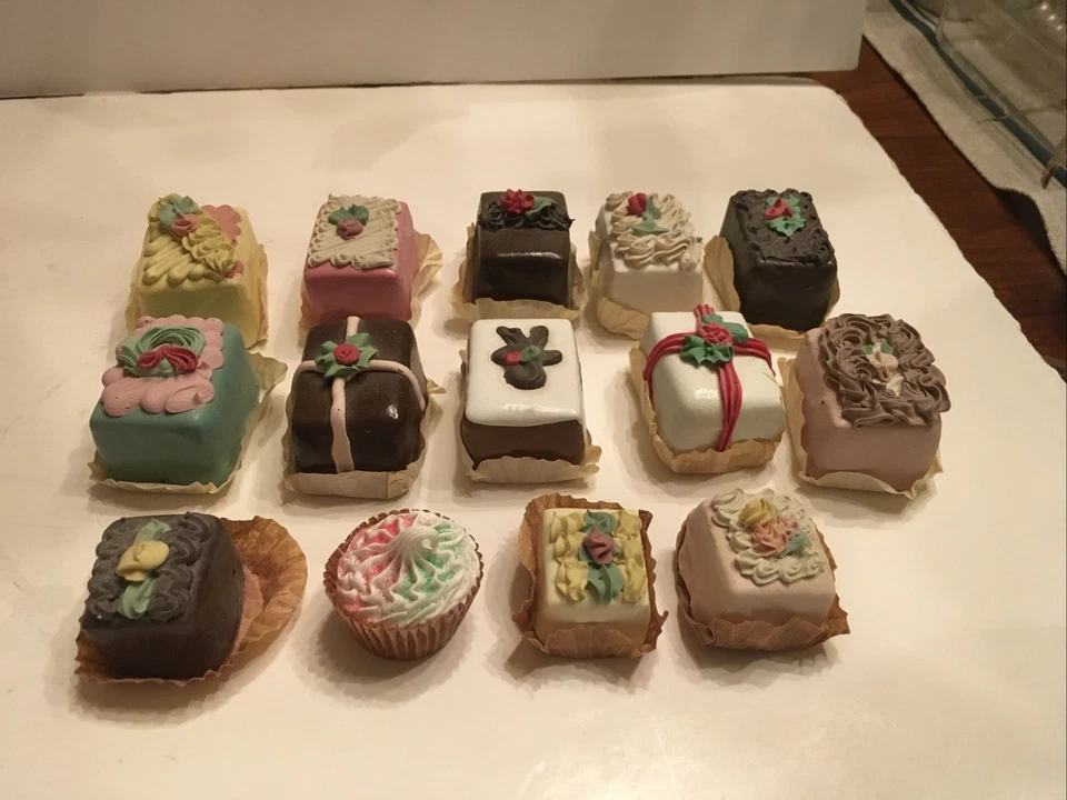 批量 14 件 Petit Fours 玩食品蛋糕 甜点 茶党 现实假展示 — 第 2/4 张图片