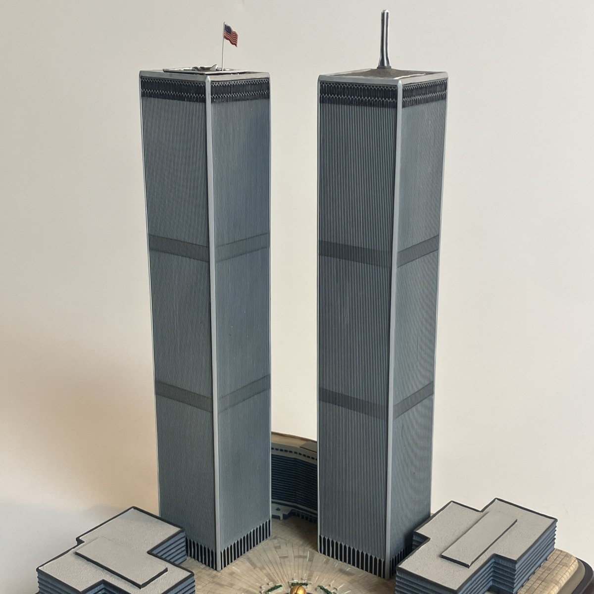 Twin Towers Commemorative World Trade Center 911 NYC Danbury Mint