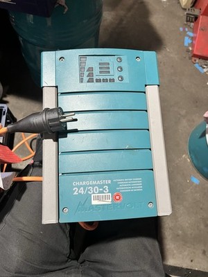 Mastervolt Chargemaster 24/30-3