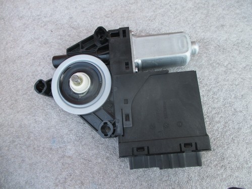 2016 - 2019 VOLVO XC90 T6 OEM LEFT FRONT DOOR WINDOW MOTOR 31676497 - Picture 4 of 6