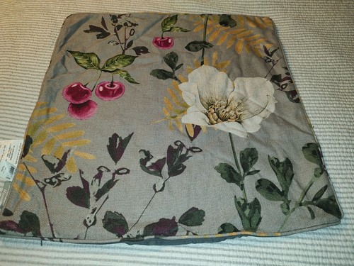 Parisienne Marketplace Pillow Case Made In Europe Magnolia Cherries 22" x 22" - Picture 4 of 7