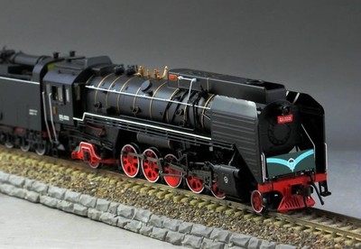 Bachmann China QJ2 2-10-2 Steam Locomotive with Tender (Black) (HO